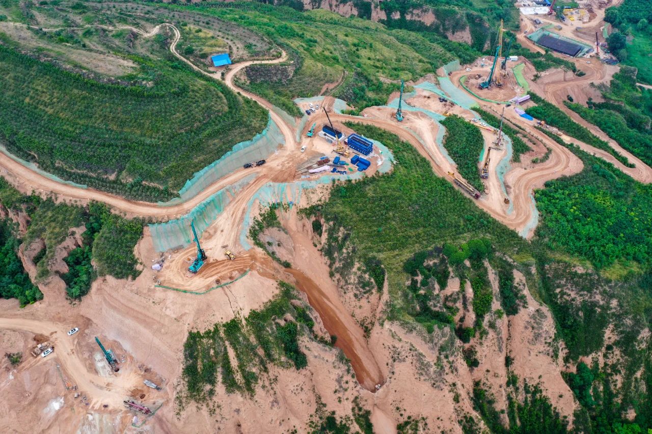 天塹施工，玉皇閣二號(hào)特大橋樁基主力軍是山河智能旋挖鉆機(jī) | 百年風(fēng)華筑錦繡山河（3）