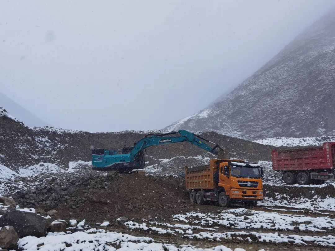 征戰(zhàn)川藏鐵路！山河智能新一代電動挖掘機成功交付